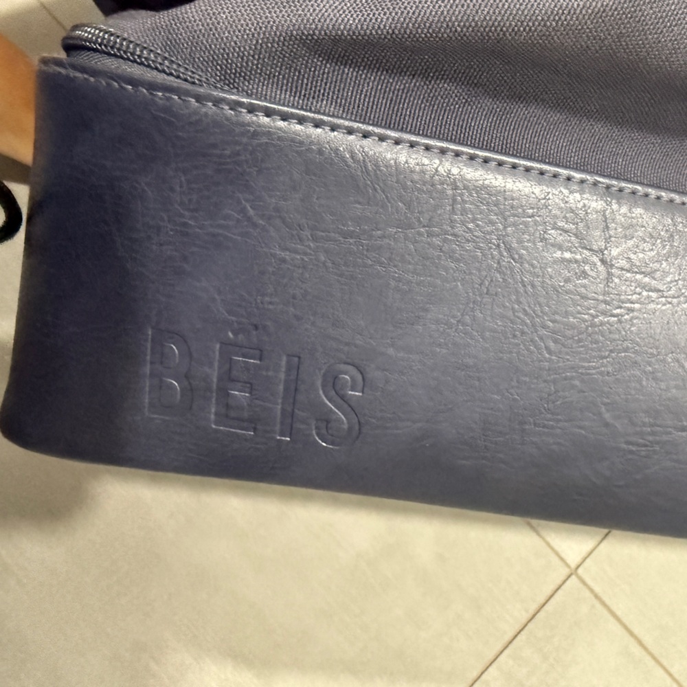 Beis Large Weekender Bag Navy Blue - GREAT CONDITION - Picture 4 of 5